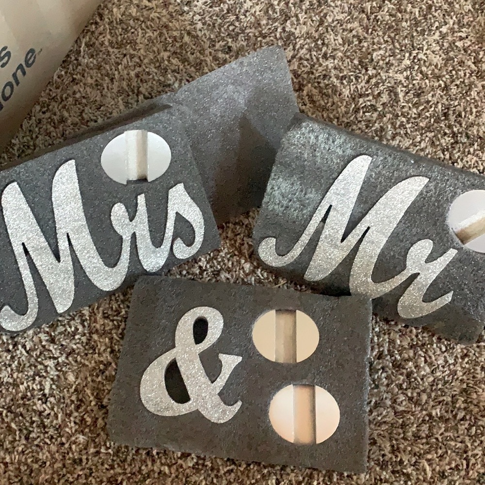 Mr & Mrs table topper